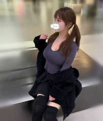 穎穎 160cm 47kg E奶 22歲 幼齒性感的小女生  愛愛過程  自然敏感 很自在喔