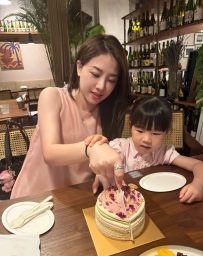 婉婷婷 / 163cm / C杯 / 50kg / 31歲  房仲業務 #單親媽媽 求好心人士幫助