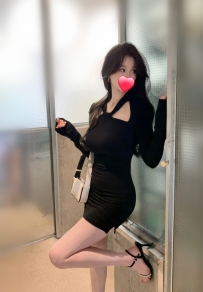 妍伊 168cm  D奶  46kg  23歲    #模特 身材完美皮膚白皙、長期健身 氣質超高挑有範