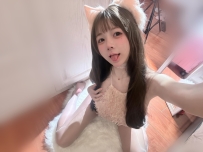 年輕嫩妹戀愛感滿滿 笑起來甜到心裡去 奶香味十足 身體柔軟香滑 喜歡被哥哥摸頭親臉