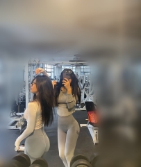 最騷 最優質 配合度最高的一對 3p 姐妹花 左邊： 水木 165cm Ccup 47kg 25歲 右邊：