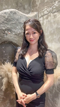 咪咪：164.E奶.49kg.35歲 豐滿雪白的雙乳，絕佳奶夾體驗 嬌嫩白皙  甜美又撩  很會玩