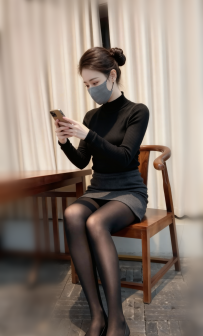 思詩 165cm  49kg  D奶  26歲 第一眼是斯文OL，但只要進房間立刻變【小騷貨模式】 奶
