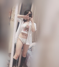 甜甜 158cm  43kg C 19歲 #首兼蘿莉搶頭香 性經驗少 聲音甜甜的很好聽  #全身粉嫩