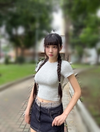 鄰家系甜美小姊姊 語晴｜165-C-48-22歲 長髮搭配清秀五官 笑起來很自然  整體有種鄰家