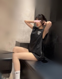 雨萱 164/45/B/22歲 外表可愛但其實有點騷  她自己也坦白講過 喜歡讓男生有掌控感  但