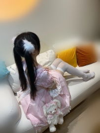 甜可小美女 150cm 19歲 40kg B奶  #蘿莉兼職學生妹 性格小綿羊般溫柔 皮膚白皙柔嫩