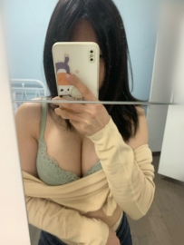 小秋  160.47.D.20歲 小妹的同學  第一次兼職 #短期兼職  只做年底這段時間哦  臉蛋可