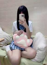 晞薇 158 46kg 小C奶 19歲 #皮膚白皙嫩滑的正學妹 小隻馬好操作 穴穴很緊 會夾~ 配合